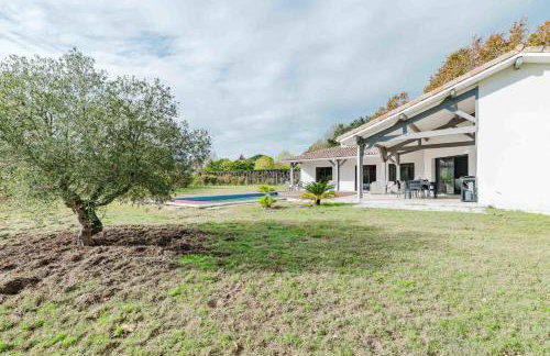 Beautiful contemporary villa 160 m with pool - Foto 23