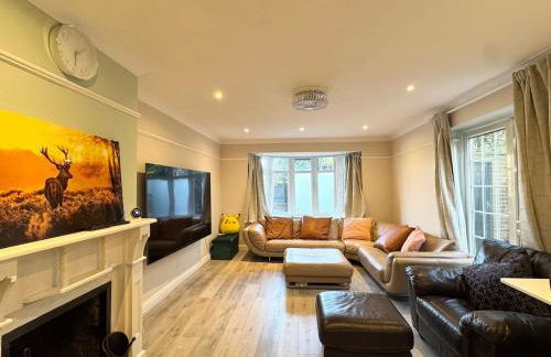 Modern 4BR House with Parking, 8 Mins to Gatwick Airport - Foto 59