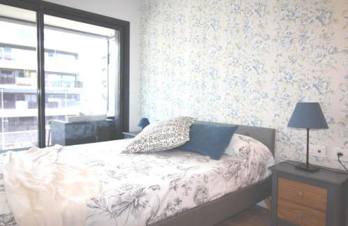 Rooftop pool near the beach and Barcelona - Photo 16