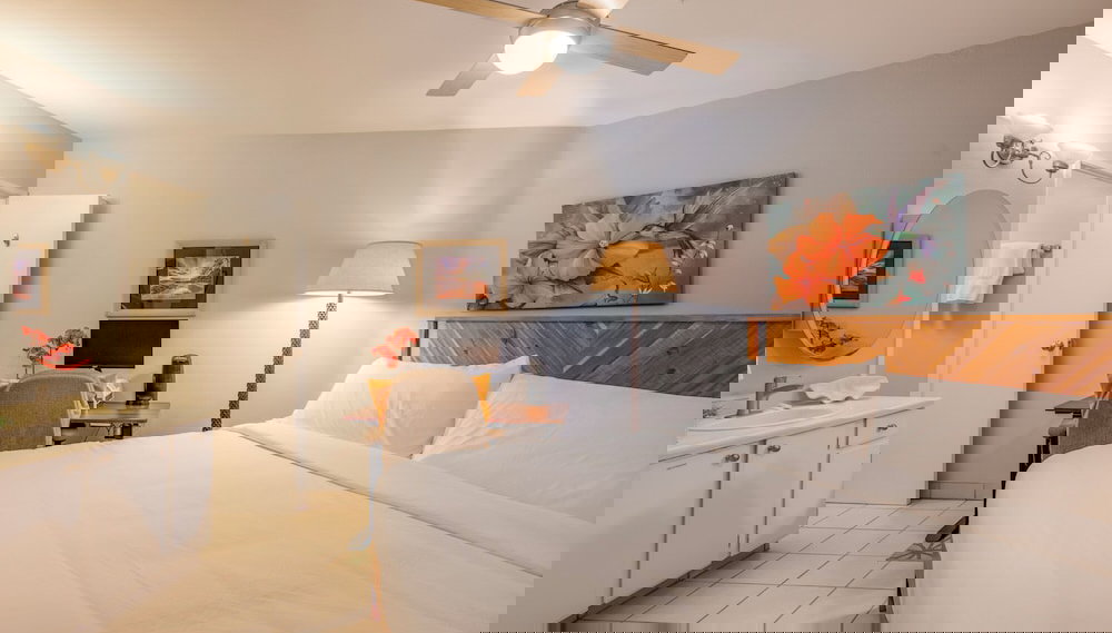 Romannas Golden Ray Oceanfront Condo in Maui Sunset Resort - Foto 1, Habitación