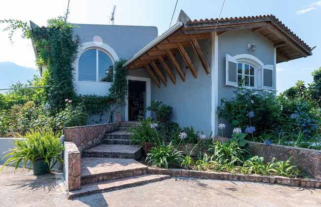 Serene Seaside Bliss - Lush & Secluded Garden Oasis - Foto 1