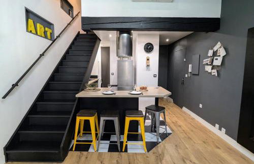 Grand duplex - Parking privé - Centre - Calme - Foto 13