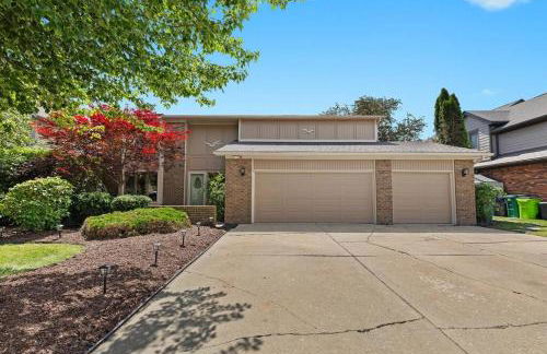 NEW! 4BR I Indoor Pool on the Bay in Boat Town USA - Foto 33