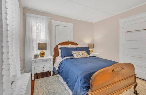 Classic West Hartford Center Apartment - Foto 8
