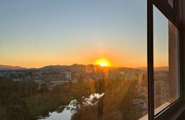 Apto lindo e completo com piscina em Itajai - Foto 6