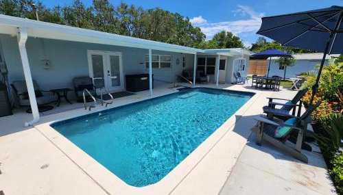 Coastal Vibes! Tropical heated pool home short drive to the beach - Foto 3