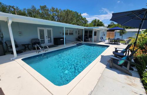 Coastal Vibes! Tropical heated pool home short drive to the beach - Foto 3