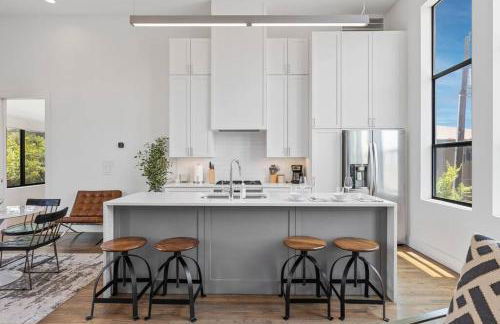 Beautiful Perfectly Located Luxury 2 Bed Townhome - Foto 8