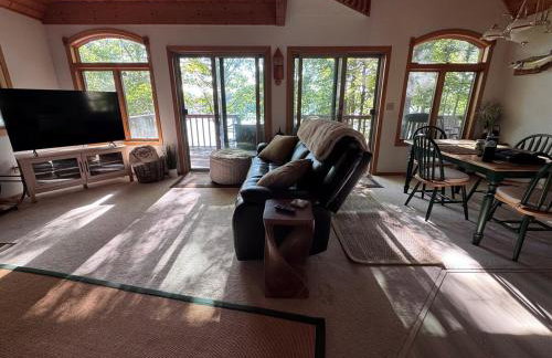Spooner Shores - Wooded, Lakefront Retreat - Foto 8