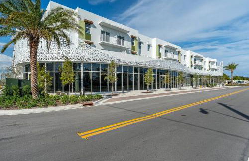 Classy 2BR-2BA Oasis Beach Pool Parking EV Station - Foto 25