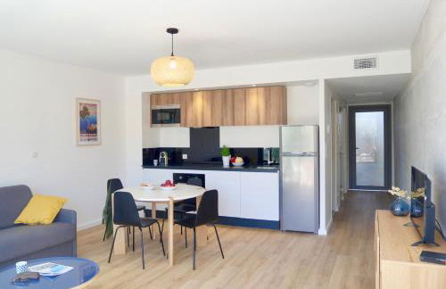 SOUTH-OF-FRANCE T2 neuf haut de gamme, climatisé, parking gratuit, 2eme ligne balcon - Foto 6