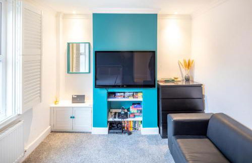 The Railway Inn MK - Victorian 3-Bedroom Home with Sauna, Jacuzzi Bath, FAST WI-FI & Free Parking - Foto 14