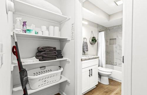 Cozy Modern 1BR Close to Downtown - Foto 13