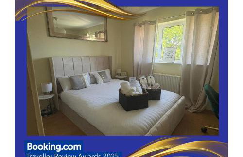 Misk Homes #2 Near Heathrow Airport, shops & Brunel University - Free Parking - Photo 1