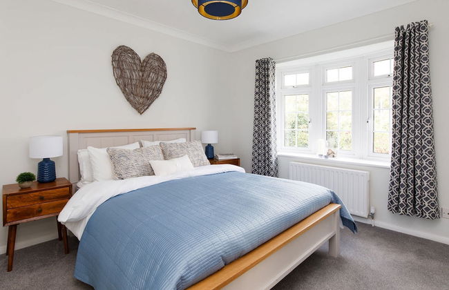 Coastal Retreat for 8 With Hot Tub - Walk to Beach - Foto 65