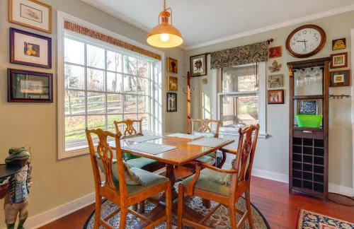 Hike, Sip and Explore! Blue Ridge Mtn Cabin with Porch - Foto 10