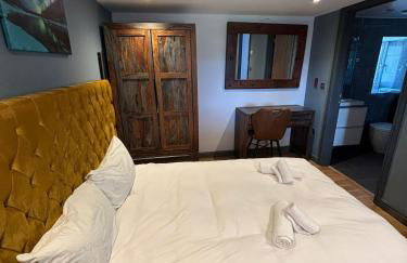 Luxurious, Unique & Elegant Cottage with Hot Tub - Foto 16