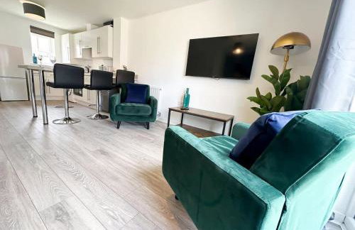 Chestnut House by Blue Skies Stays - Photo 2