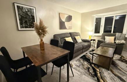 2 Bedroom Ap Close to Woking town with Free Parking - Photo 13