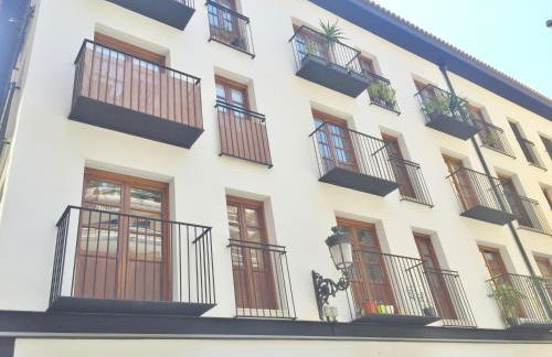 Superb Central Market Apt - Photo 17