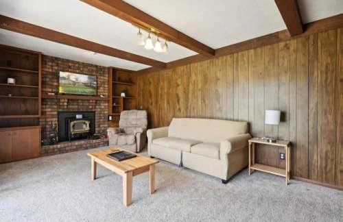 Near Shopping & Dining- The South Bend Bungalow - Foto 28