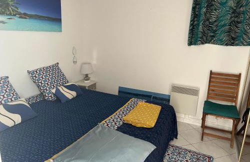 VUE EPOUSTOUFLANTE SUR BANDOL & LA MER 2 pièces, piscine tout confort 4 étoiles, très calme, terrasse spacieuse sans vis à vis, parking privé résidence standing - Foto 18