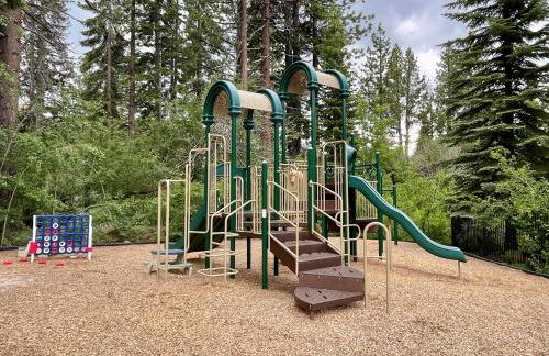 Big Springs by Tahoe Getaways - 6BR w Ski Shuttle, Fireplace & Entertainment Room - Foto 32