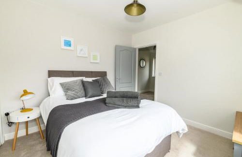 Stylish 3 Bed House Near Hospital, Racecourse, Free Parking - Foto 14