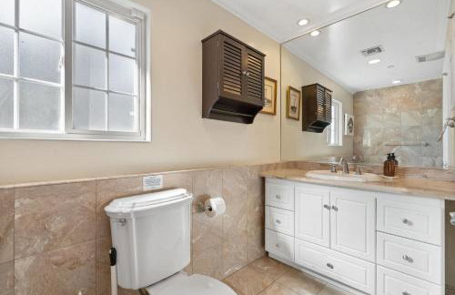 New Listing Burbank Retreat by Colby & Conrad - Foto 20