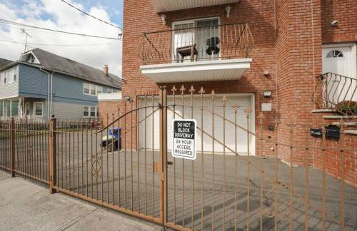 Newark Liberty Brick House - Private Bedroom 1 - Foto 46