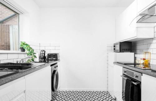 Four Bed House - Garden - Parking - Speed Wi-Fi 75CMR - Foto 28