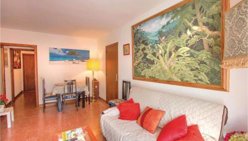 Stunning Apartment In Pineda De Mar - Photo 3