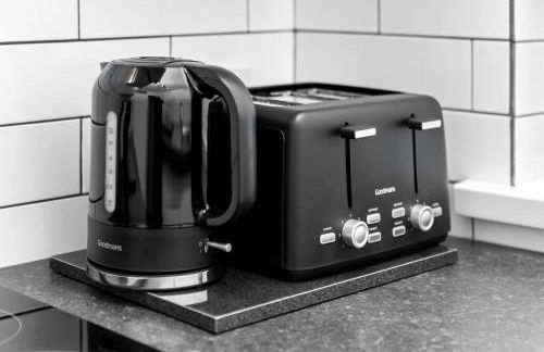 Two Bedroom Apartment - On Street Parking Available - Netflix - Wifi - Top Rated - 311M - Photo 13