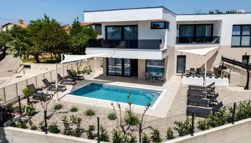 Villa Mirakul, new modern villa with swimming pool, close to the beach, children playroom, quiet area- by TRAVELER tourist agency Krk - ID 2680 - Photo 2