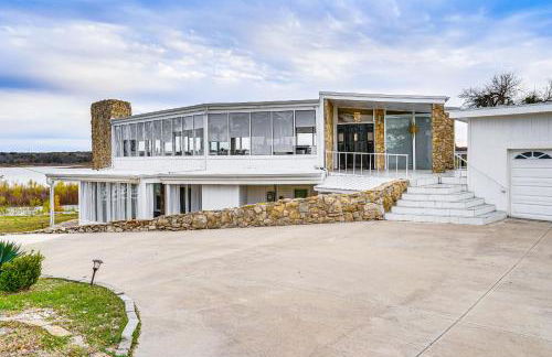 Luxury Lakefront Retreat with Dock in Runaway Bay - Foto 1