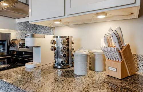 4 Bedrooms and 5 Beds with Game Room Only 5 min Drive to College and Perfect for Family's - Foto 6