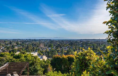 Luxury Home Atop the Hills - Foto 4