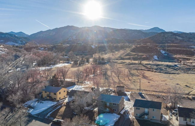 2BR Aptmt Parks Private Deck, Mountain Views! - Photo 50