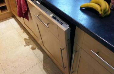 The Holbein Three bedroom home near tilgate park private parking and garden - Foto 13