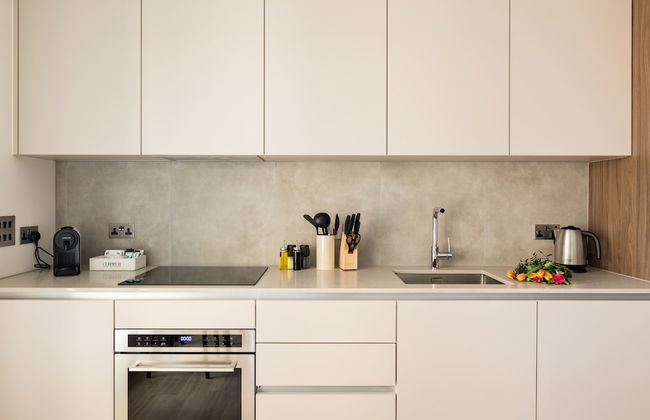 London Greenford by Charles Hope - Foto 21