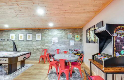 Lakemont Mountain Cabin with Game Room and Hot Tub! - Foto 17