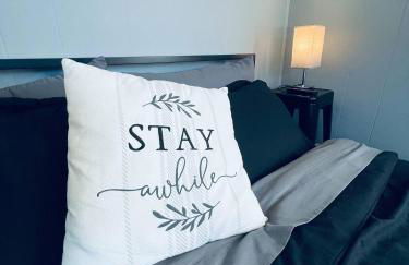 1 BR Cozy Apartment with Fire Pit Short walk to town - Foto 23