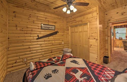 Updated Manistique Log Cabin, Yard and Fire Pit - Foto 17