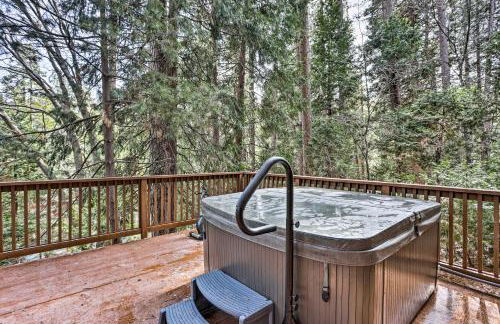 Woodsy Twin Peaks Getaway with Hot Tub and Views! - Foto 32