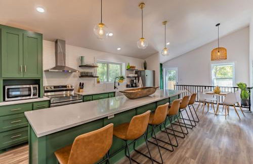 300 steps from Lake Hot Tub Fire Pit Game Room - Foto 6