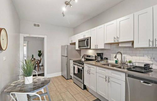 Modern & Spacious 3BR Apt with In-Unit Laundry - Bstone 2 - Photo 10