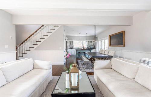 Stunning luxury Retreat I Wineries & Fall Farm Fun - Photo 2