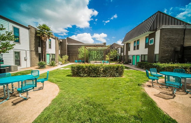 Charming King Bed 1BR w Pool 5 Min to DT - Foto 14