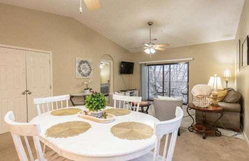 2BR Penthouse Condo - 2 Pools - Close to the Strip - Stairs Required - FREE TICKETS INCLUDED - FHC-24 - Foto 15