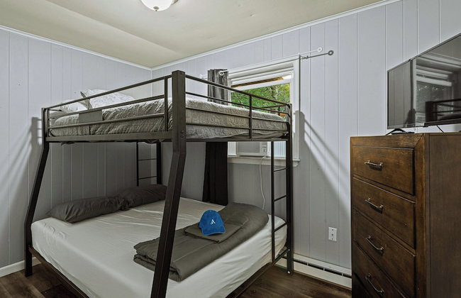 Frolic on Fern by Avantstay Enclosed Deck w/ Forest Views, Bar - Foto 83